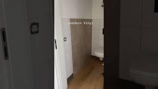 Vinyl im Badezimmer als Fliesen anbringen günstig Bad renovieren in Eigenleistung Clickvinyl Boden