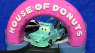 Disney/Pixar Cars Toon Tokyo Mater House of Donuts Playset ToyPitStop Cars