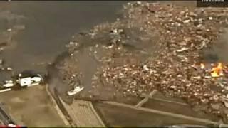 Japan: Tsunami waves of mud, boats, cars, fire - Japon : vague de boue, voitures 11.03.2011