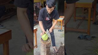 amateur techniques for cutting coconuts #18 #coconut #fruit #ramadhan2024 #food