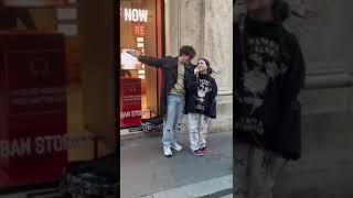 Tananai canta a sorpresa con un'artista di strada ed è magia con #tango #tananai #tananaimusica