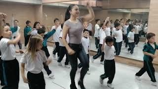 Coreografía en clase, Mambo number 5