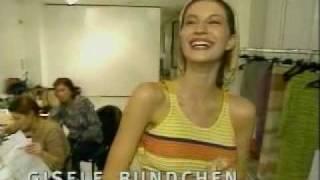 Gisèle Bündchen - On & Behind The Catwalk - Pool 0'28