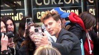 THE BIKERIDERS Premiere London AUSTIN BUTLER signing & selfies TOBY WALLACE JODIE COMER - TOM HARDY