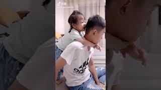 (语儿&哥哥). Em gái 2 tuổi và anh trai 14 tuổi siêu đáng yêu