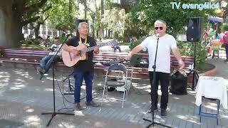 los hermanos vargas en la plaza de armar de curico una bendición. TV evangélica chile.en YouTube