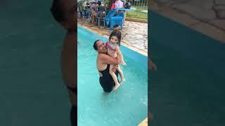 Ana & vovó Diversão na piscina