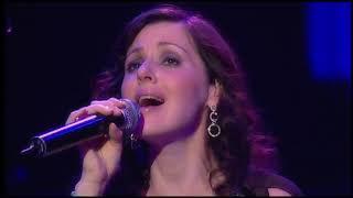 Tina Arena - Les trois cloches ( Greatest Hits Live - 2004 )