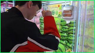 Caedrel VS Suika Watermelon Gamba Machine In Japan