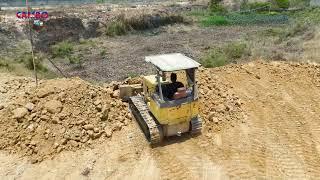 Full Processing 3H of Great Action Team work 5Ton dump truck with Bulldozer KOMATSU D31A