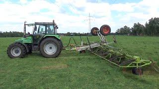 Deutz-Fahr tedding silage