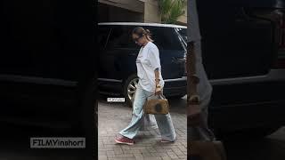 Malaika Arora snapped in comfy yet cool outfit#gorgeouslook#bollywoodbeauty#prettylook#malaikaarora