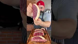 Picanha da gordura amarela no espeto