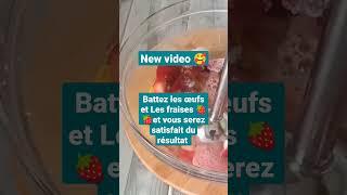 Battez les œufs et les fraises et vous serez satisfait du résultat