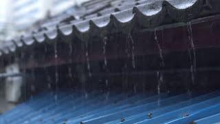 Insomnia improved Sleep inducing rain asmr - Rain 2 hour video falling over tiled roof plate