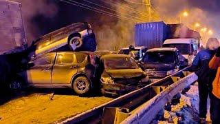 Массовое ДТП с участием 18 автомобилей произошло в Иркутске из-за прорыва трубы