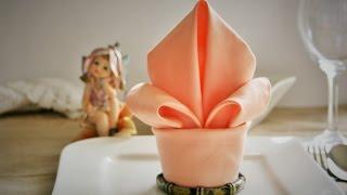 Napkin folding Lily 1