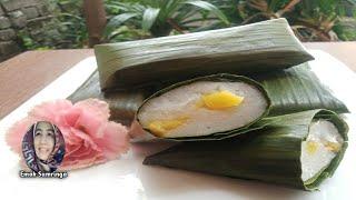 Rice flour and coconut milk dough makes a delicious traditional snack