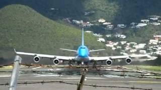 Crazy St. Maarten 747 Takeoff