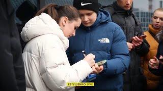 Kamila Valieva signing autographs and taking photos with fans