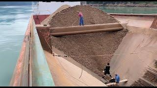 Barge unloads 2100 tons of iron ore - Vlog of work on barge