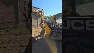 Jcb loving to throw tracks on soft dirt #shop #construction #mechanic #broken #fafo