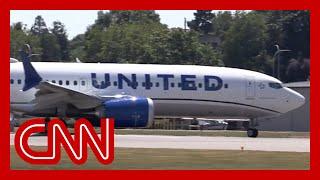 United Airlines finds loose bolts on Boeing 737 jet doors