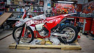 2023 GasGas EC 250 Unboxing & Test Ride in ErzbergRodeo