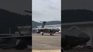 中國珠海航展中的殲20第五代戰機來了 The J-20 fifth-generation fighter at the Zhuhai Air Show in China is here