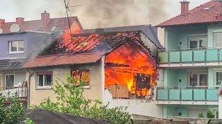 [WOHNHAUS IN VOLLBRAND & EXPLOSION] BEWOHNER ÜBER SPRUNGPOLSTER GERETTET | FEUERWEHR im GROSSEINSATZ