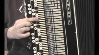 How to play chromatic accordion 'bayan'