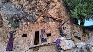 Construction of a nomadic hut by the Mashk family in Iran