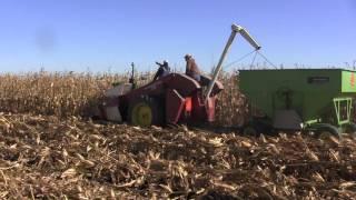 John Deere 3020 & IH 234 picker at Ottumwa, IA, 2015