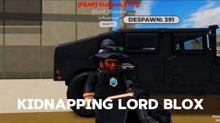 Kidnapping @LordBloxxxxxx and making him giveaway free Skins | War Tycoon