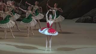 Elizaveta Kokoreva and Maria Mishina in ballet La Fille du Pharaon