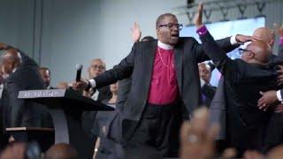 COGIC Presiding Bishop J. Drew Sheard Laying Hands On The Saints Old School Church Praise Break!