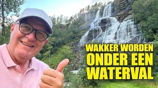 WAKKER WORDEN ONDER EEN WATERVAL - Jos Vlogt