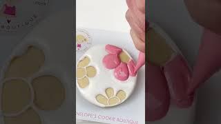 Wet On Wet Flowers Decorated Cookie  #cookiedecorating #cookies #decoratedcookies #shorts