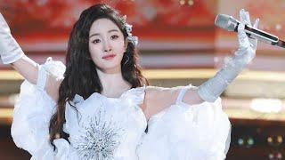 【Focus】 Yang Mi performance 《Close To Me》 at Hunan TV’s New Year’s Eve Gala 31.12.2024 #杨幂 #yangmi