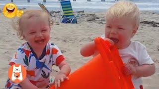Si Te Ries PierdesMomentos Divertidos de Bebés en La Playa #3 | Videos de Risa