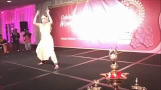 Funniest Bharatanatyam dance by Aishwarya Rajinikanth