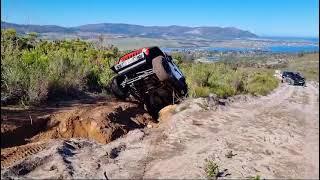 JEEP 3 wheeling it through this obstacle #jeep #jeepwrangler #offroad