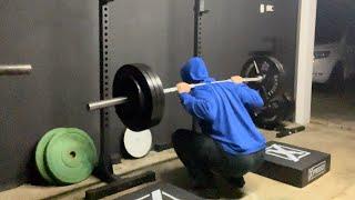 Squat everyday Day 1606: What if I did 1000+ days of farmers carry