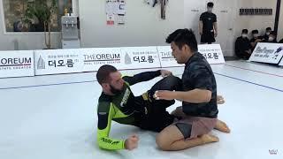 Afanasev Evgenii white belt (Grappling 24/7) vs. Yoon Sung-wook brown belt (Wire Jiu-Jitsu)