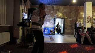 How do you not love, my Kiev! Pan flute. Hotel Truskavets 365.