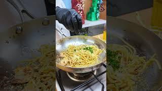 Spaghetti Aglio e Olio || Quick And Easy Aglio e Olio Shrimp Recipe #shorts