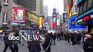 Experts urge caution ahead of New Year's Eve events as COVID-19 surges l ABC News