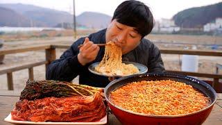 진라면 매운맛 5봉에 계란 5개, 파김치와 김치에 밥까지 말아 후루룩! (Spicy instant noodles) 요리&먹방!! - Mukbang eating show