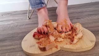 Peanut butter & Jelly sandwich | Barefoot Food crush & ASMR