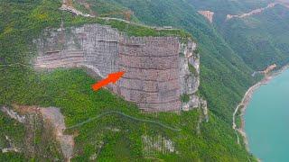 What are Chinese Engineers doing with this mountain? Construction techniques are on another level.